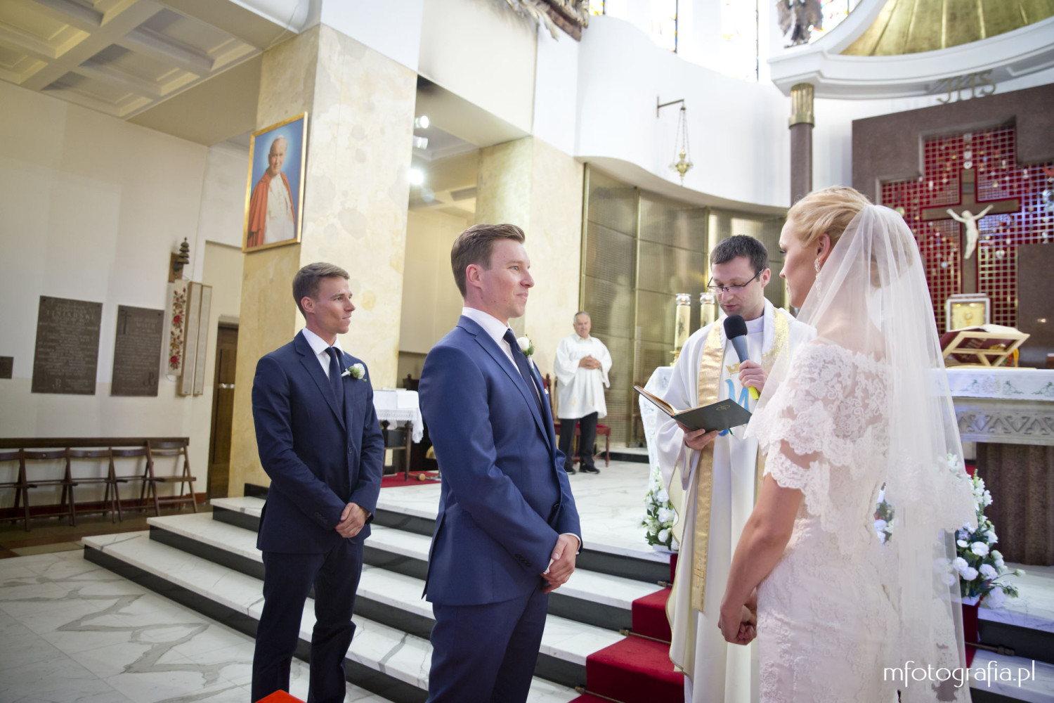 zdjęcie ślubne w Kościele w Warszawie